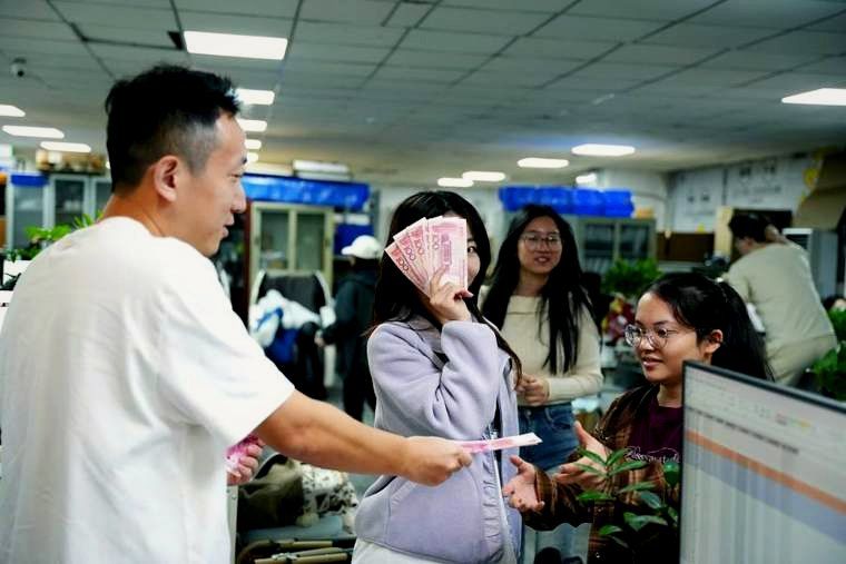 季度发奖现场